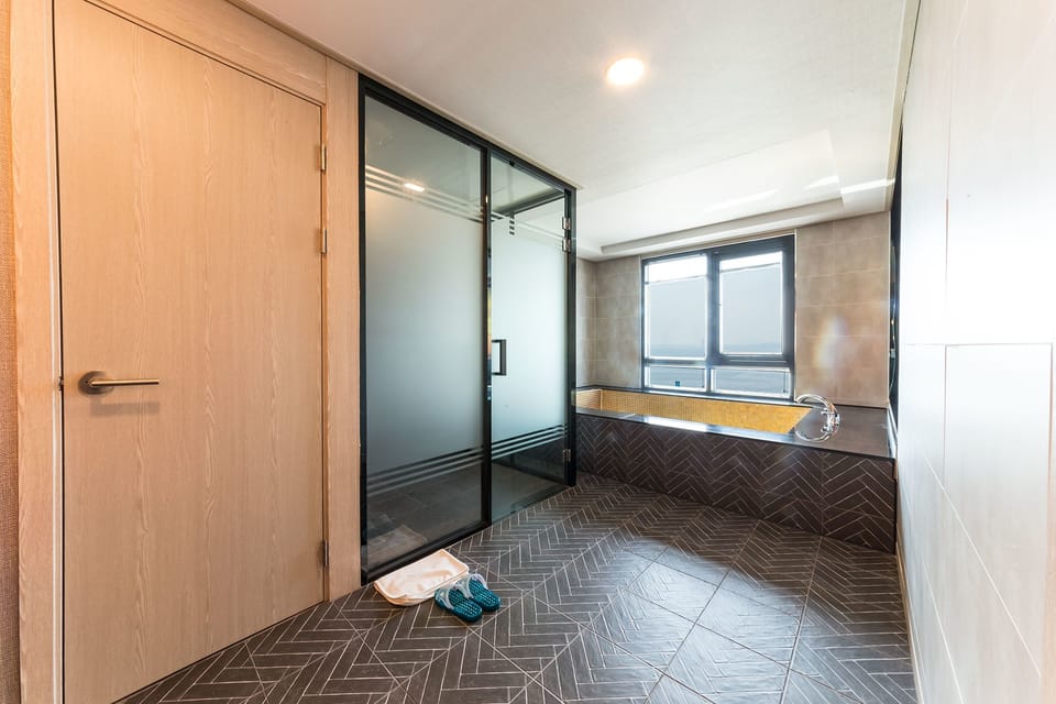 Penthouse | Free WiFi, bed sheets