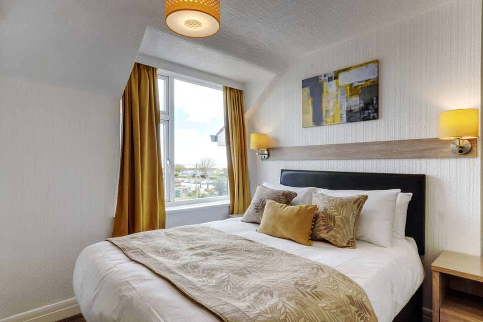 Double Room, Sea View | Egyptian cotton sheets, premium bedding, iron/ironing board, free WiFi