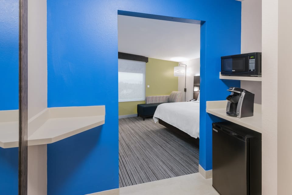 Hypo-allergenic bedding available, in-room safe, desk, laptop workspace