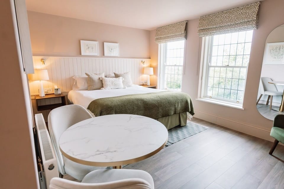 Deluxe Double or Twin Room | Minibar, in-room safe, individually decorated, individually furnished