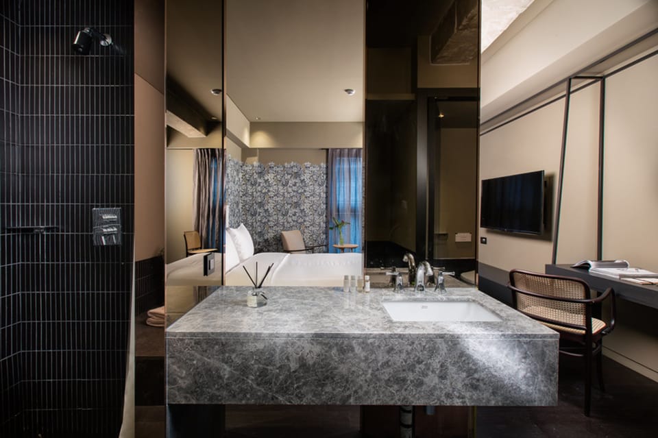 Suite | Bathroom sink