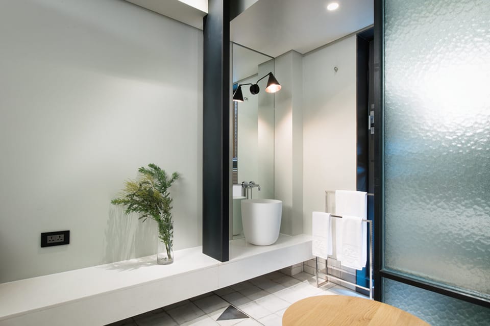 Deluxe Double Room (Bathtub randomly assignment) | Bathroom sink