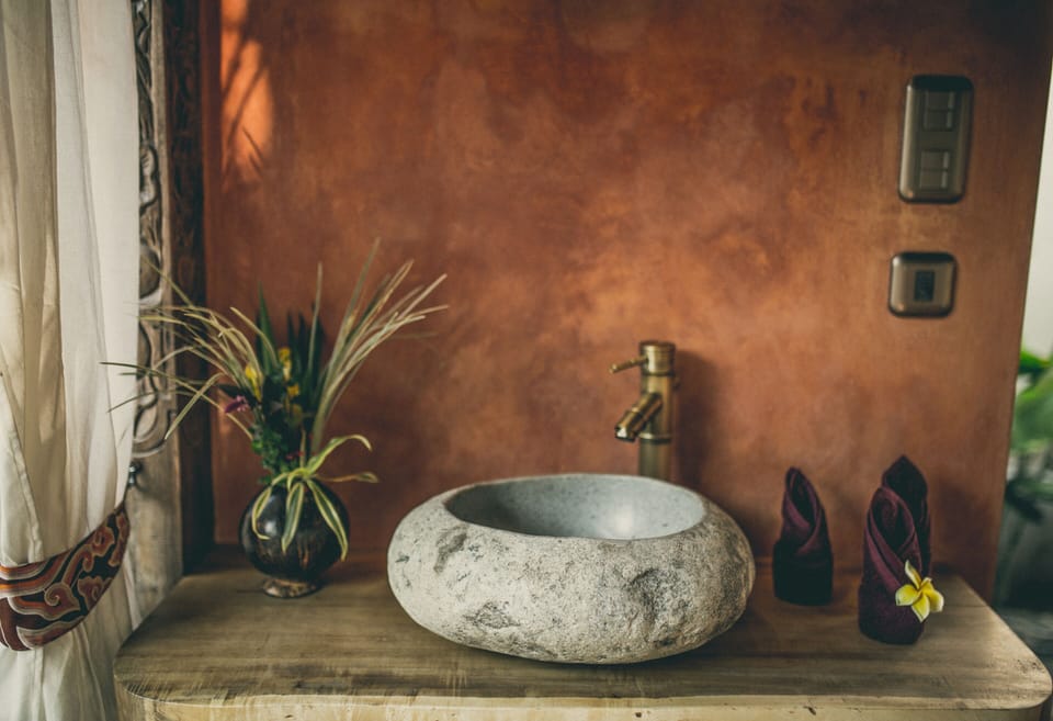 Body treatments, aromatherapy, deep-tissue massages, sports massages