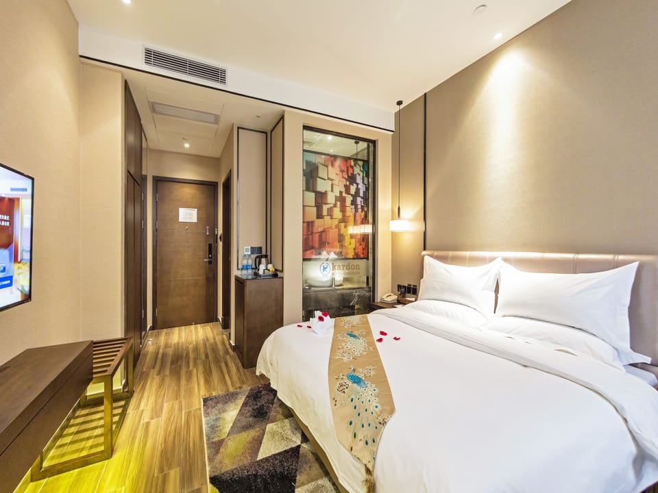 Superior Double Room | Desk, blackout drapes, free WiFi