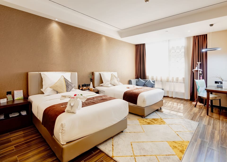 Deluxe Twin Room | Desk, blackout drapes, free WiFi