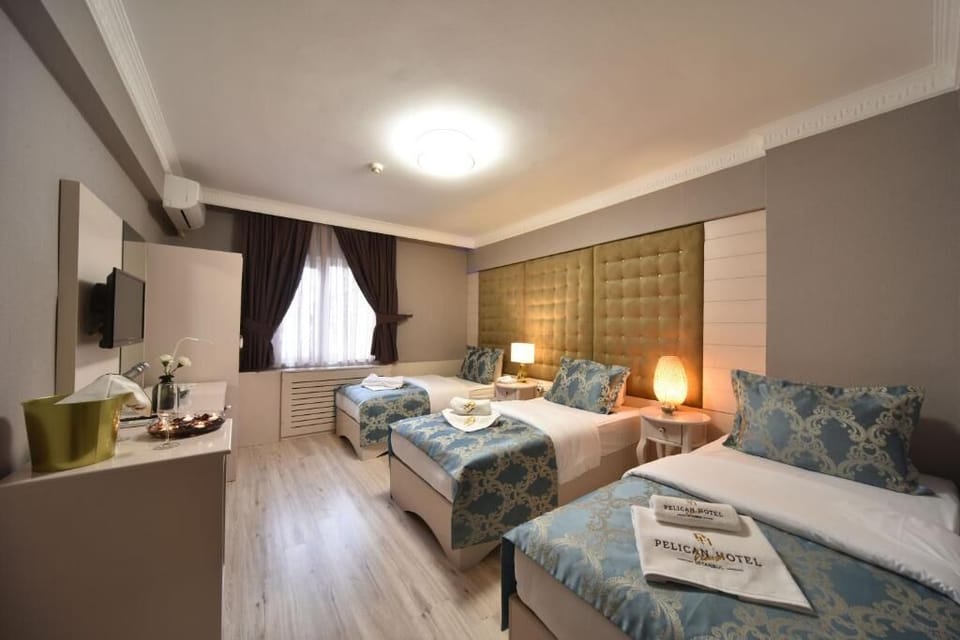 Basic Triple Room | In-room safe, desk, WiFi (free), bed sheets
