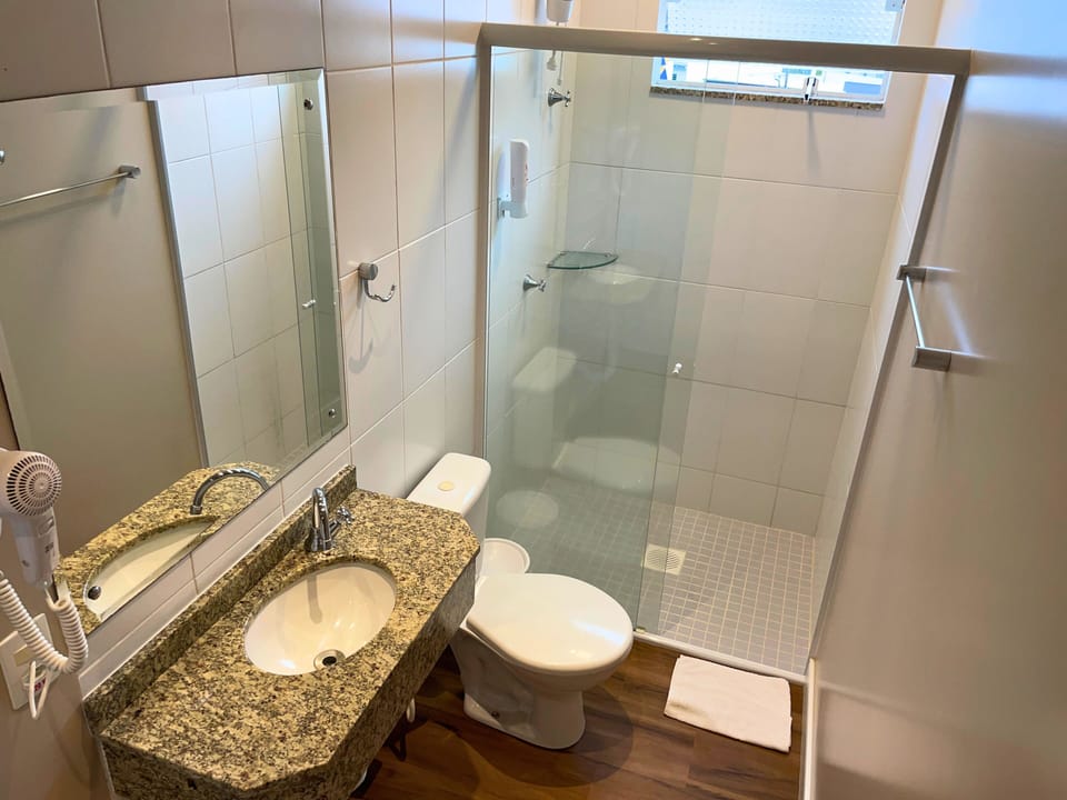 Superior Double Room | Bathroom | Shower, hair dryer, towels