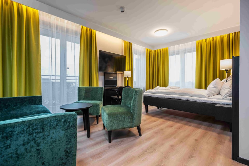 Business Room, Non Smoking | Pillowtop beds, desk, laptop workspace, blackout drapes
