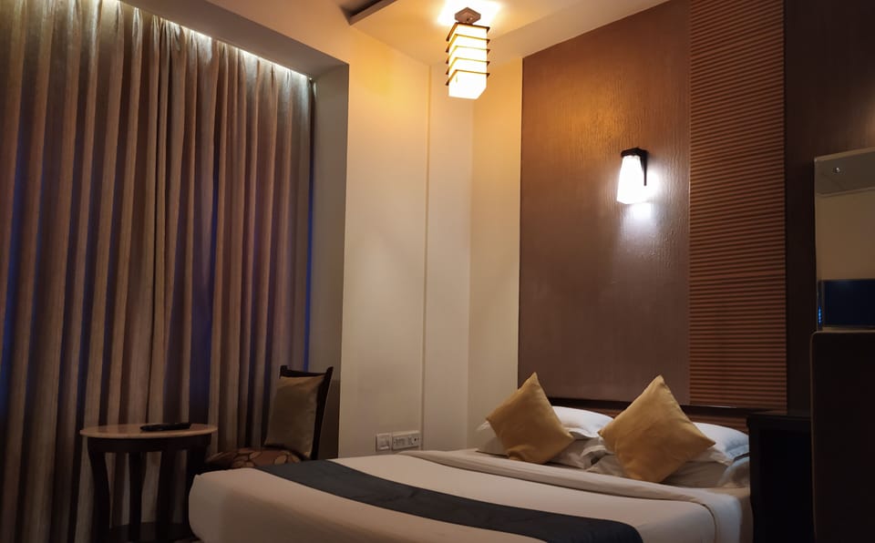 Standard Room | Egyptian cotton sheets, premium bedding, minibar, in-room safe