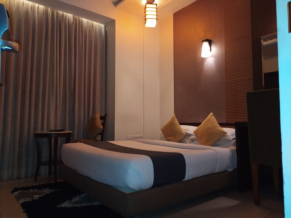 Standard Room | Egyptian cotton sheets, premium bedding, minibar, in-room safe