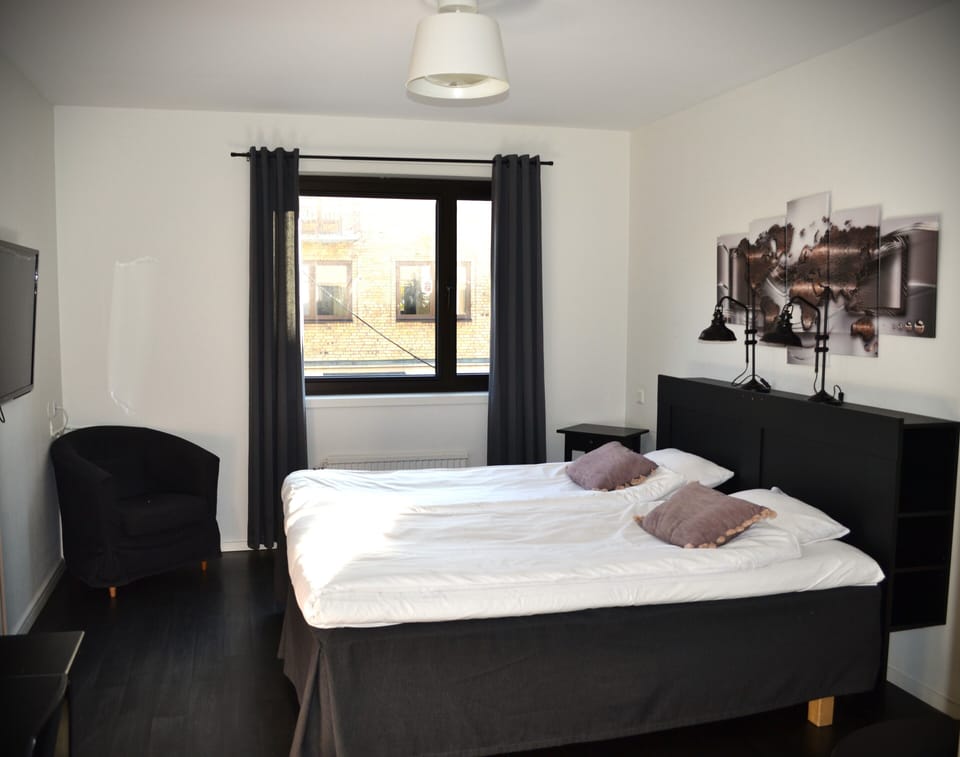 Standard Double Room, 2 Twin Beds (Single Bed) | Iron/ironing board (on request), WiFi (free), bed sheets
