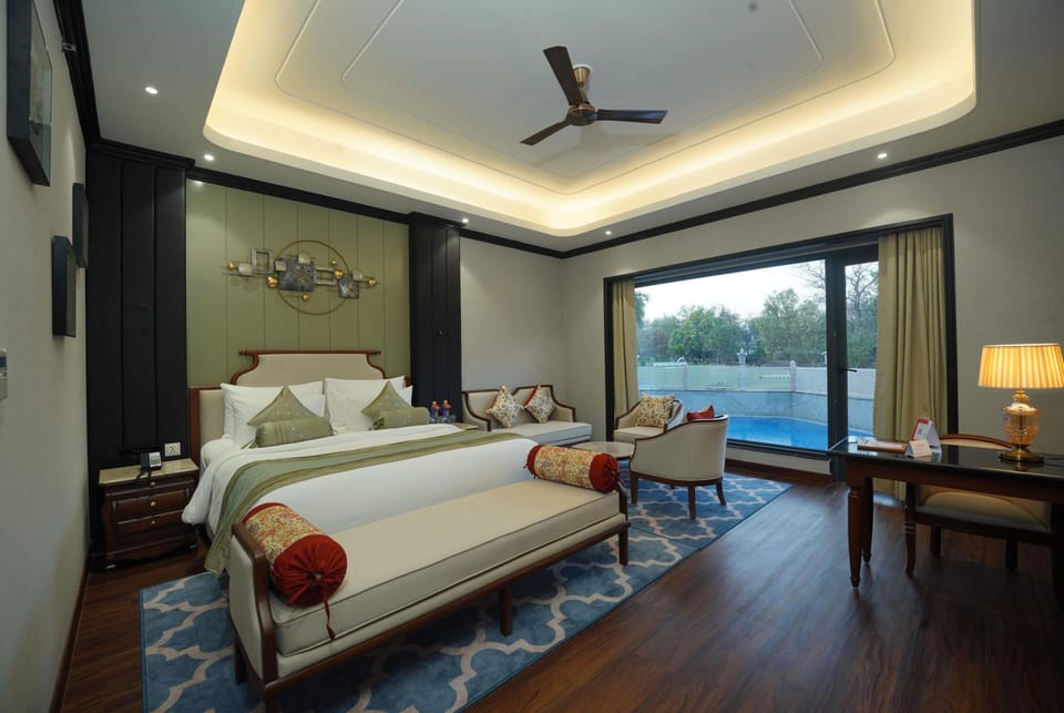 Royal Suite, 1 King Bed | Minibar, in-room safe, desk, blackout drapes