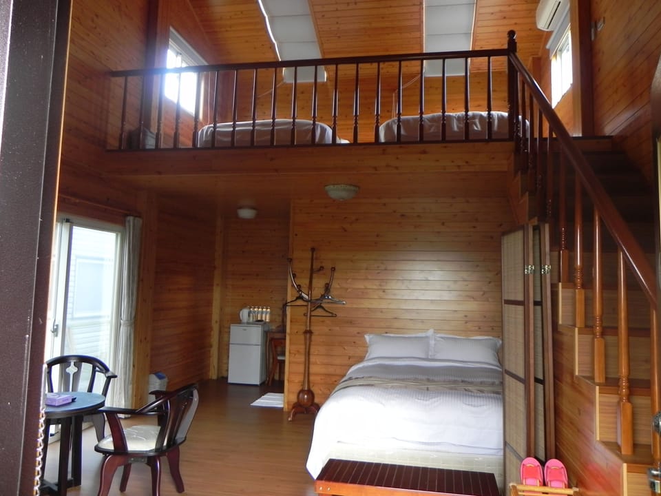 Chalet, Multiple Beds | Premium bedding, desk, blackout drapes, free WiFi
