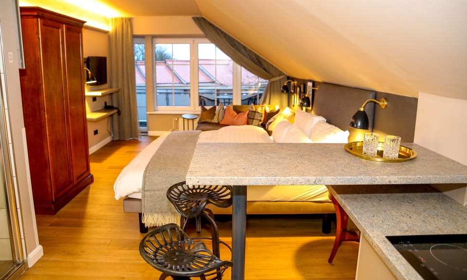 Studio, Balcony | Premium bedding, down comforters, minibar, in-room safe
