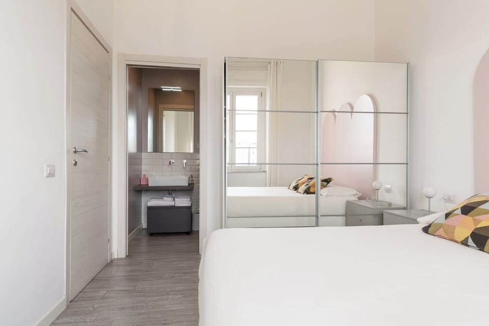 Junior Suite | Premium bedding, laptop workspace, blackout drapes, soundproofing