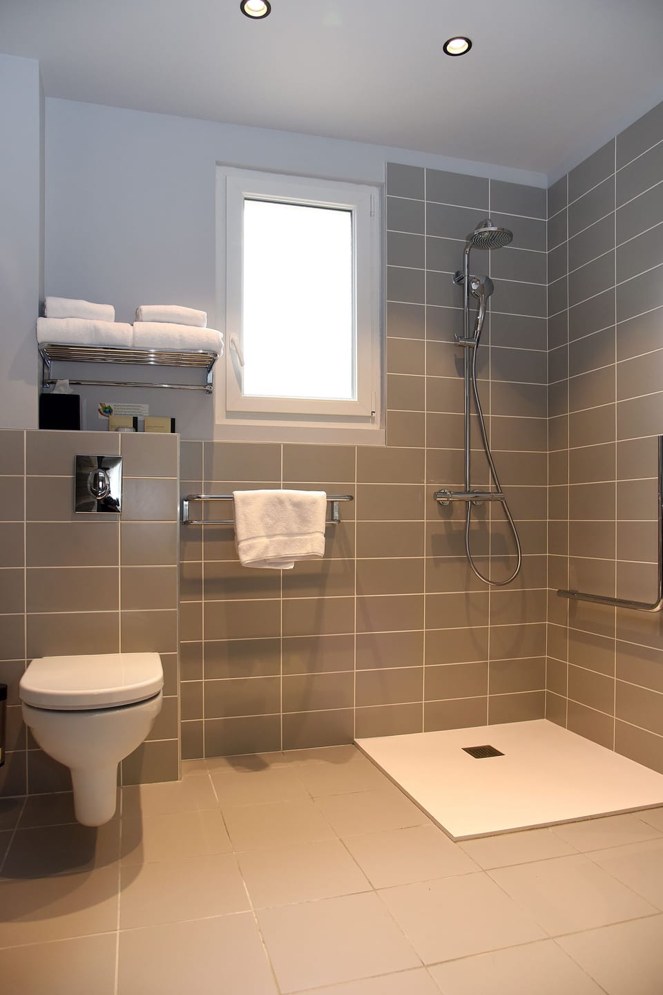 Superior Room | Bathroom | Free toiletries, hair dryer, towels