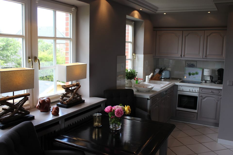 Room, Private Bathroom | Shared kitchen | Oven
