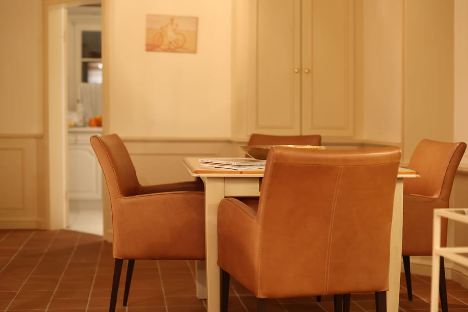 Room, Private Bathroom | Dining