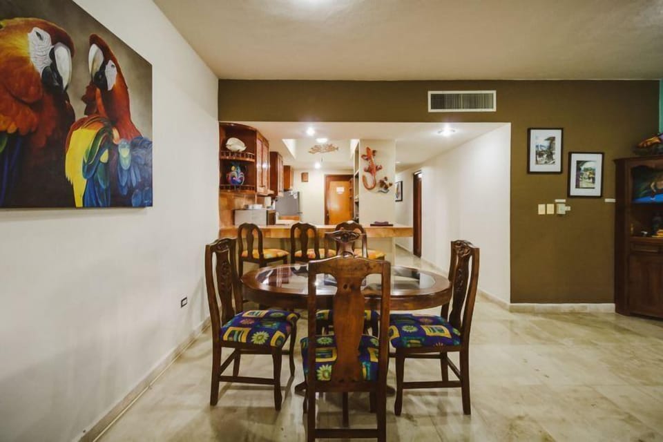 Exclusive Condo, 2 Bedrooms | In-room dining
