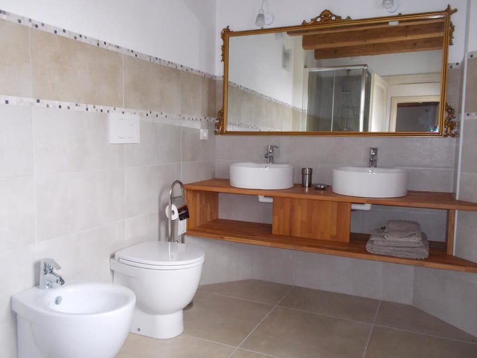 Double Room, Shared Bathroom | Bathroom | Shower, free toiletries, hair dryer, towels