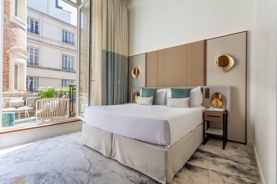 Egyptian cotton sheets, premium bedding, pillowtop beds, minibar