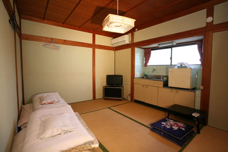 Desk, WiFi (free)