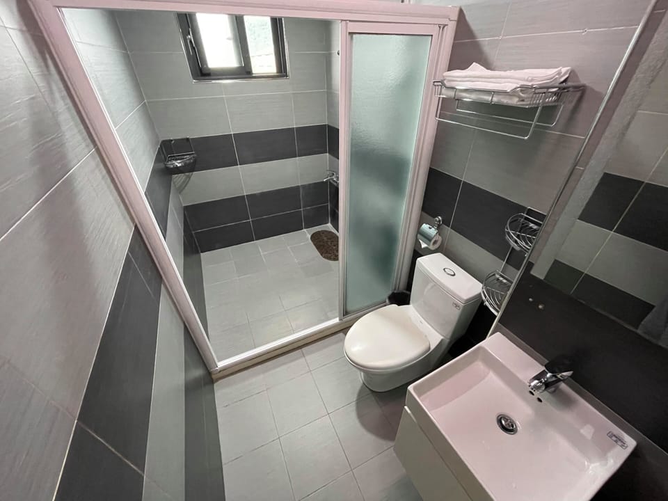 Superior Double Room, 1 Double Bed, Garden View | Bathroom | Free toiletries, hair dryer, slippers, towels
