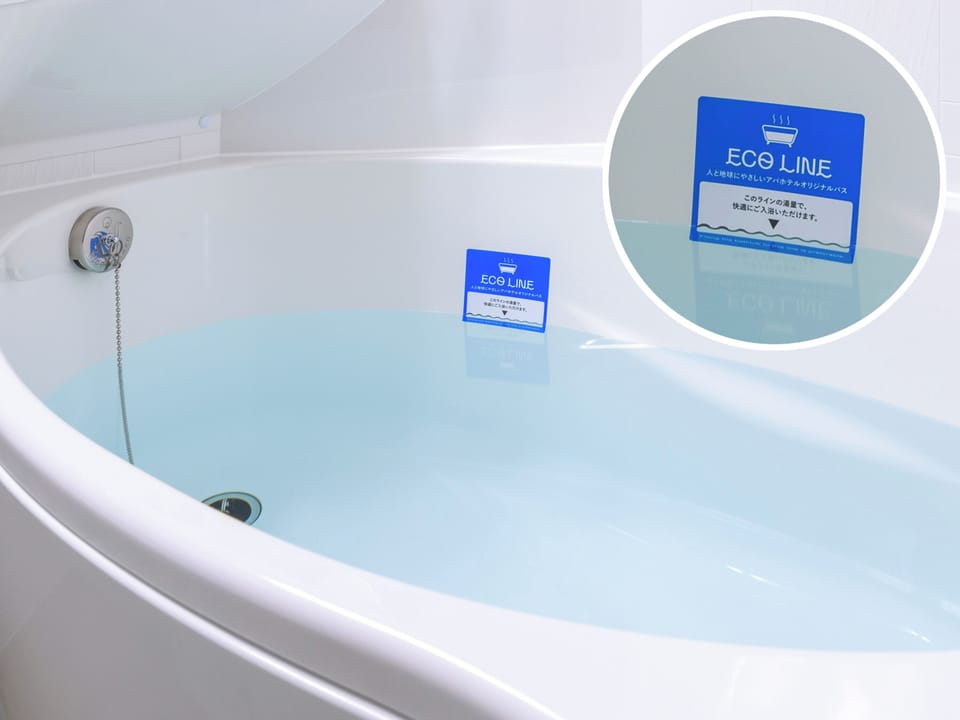 Combined shower/tub, deep soaking tub, free toiletries, hair dryer