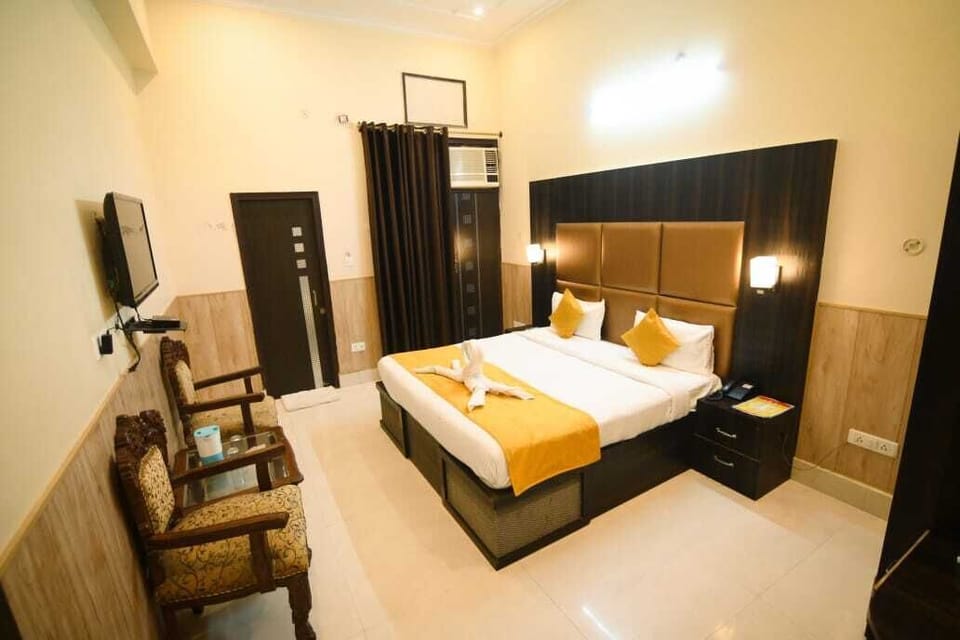 Deluxe Room | Rollaway beds, free WiFi