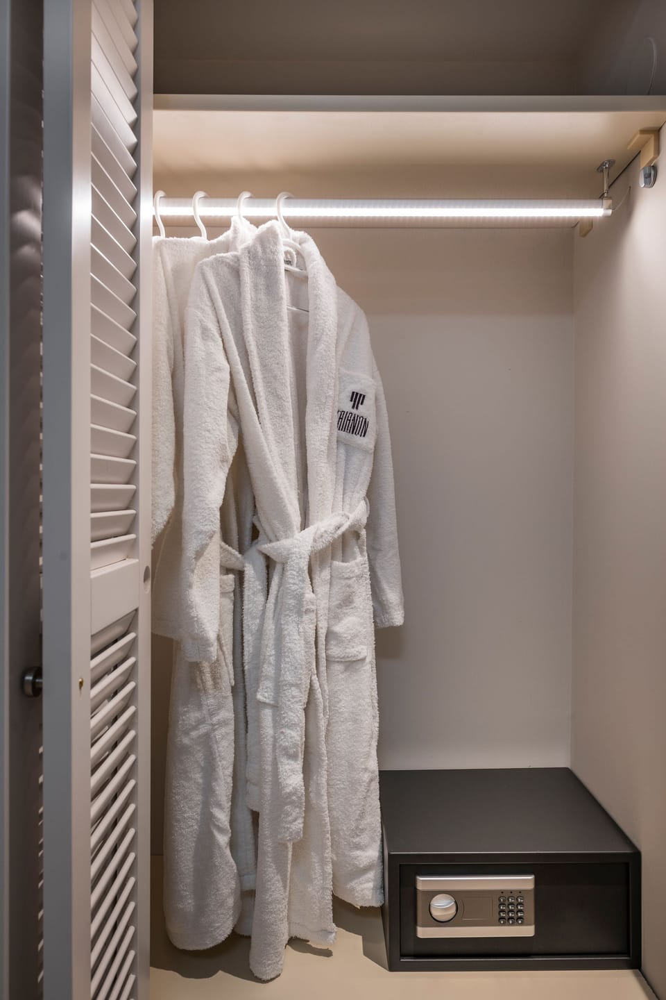 Standard Double Room | In-room safe, blackout drapes, soundproofing, iron/ironing board