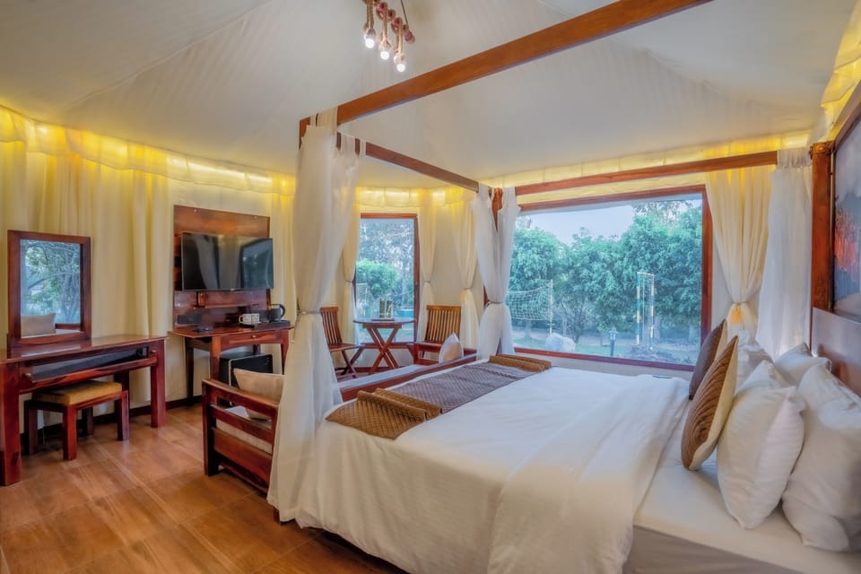 Grand Room, 2 Bedrooms | Minibar, iron/ironing board, free WiFi, bed sheets