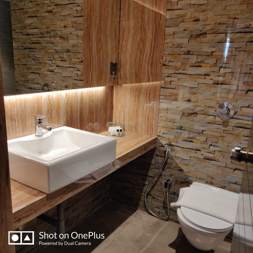 Super Deluxe Twin | Bathroom sink