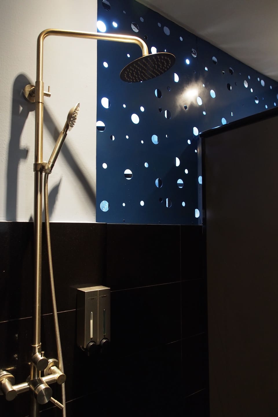 Single Capsule Bed - 16 Mixed | Bathroom amenities | Shower, free toiletries, hair dryer (on request), slippers