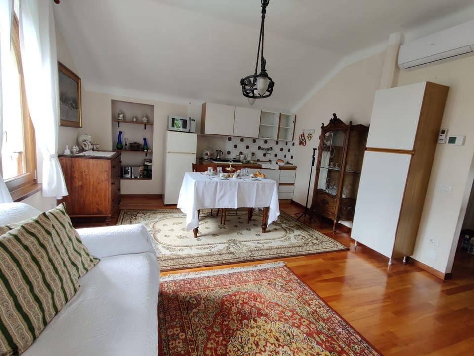 Executive Apartment, Private Bathroom, Lake View (Appartamento Sofia) | Private kitchen