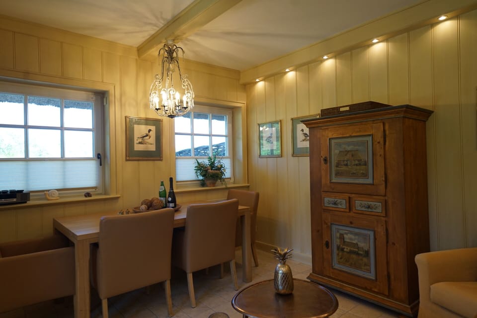Deluxe Apartment, Private Bathroom | Restaurant
