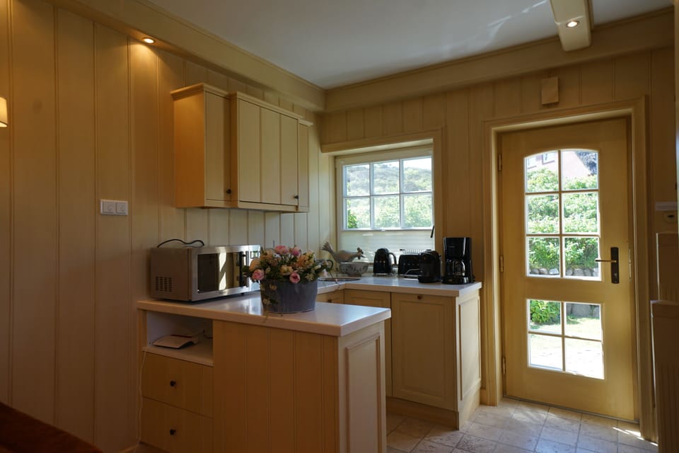 Deluxe Apartment, Private Bathroom | Shared kitchen