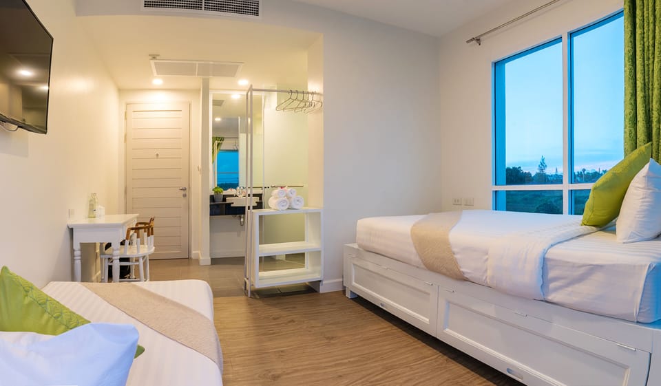 Superior Twin Room | In-room safe, blackout drapes, WiFi (free)