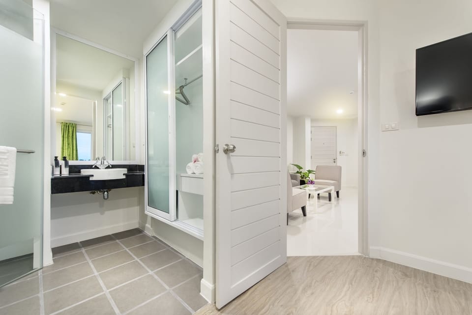 Shower, free toiletries, hair dryer, bathrobes