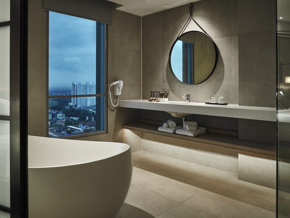 Suite | Minibar, in-room safe, desk, iron/ironing board