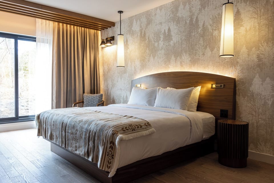Comfort Room, 1 King Bed, Accessible | Premium bedding, down comforters, desk, laptop workspace