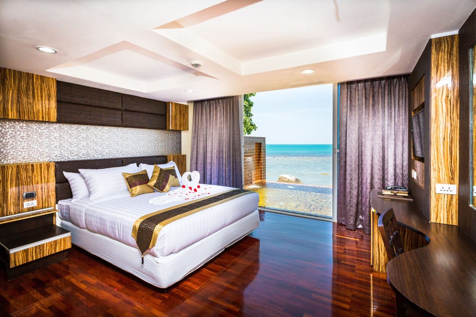 2 Bedrooms Pool Sea View Suite | Premium bedding, minibar, in-room safe, soundproofing