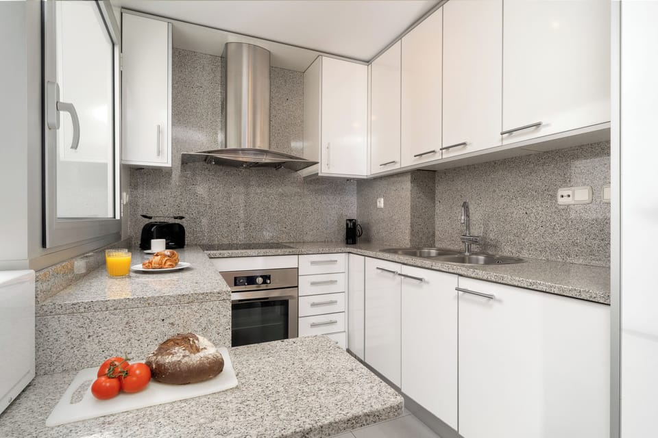 Apartment, 2 Bedrooms, Balcony (4 people) | Private kitchen | Coffee/tea maker, full-size fridge, microwave, oven