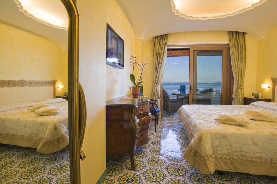 Premier Room, Balcony | Minibar, in-room safe, desk, blackout drapes
