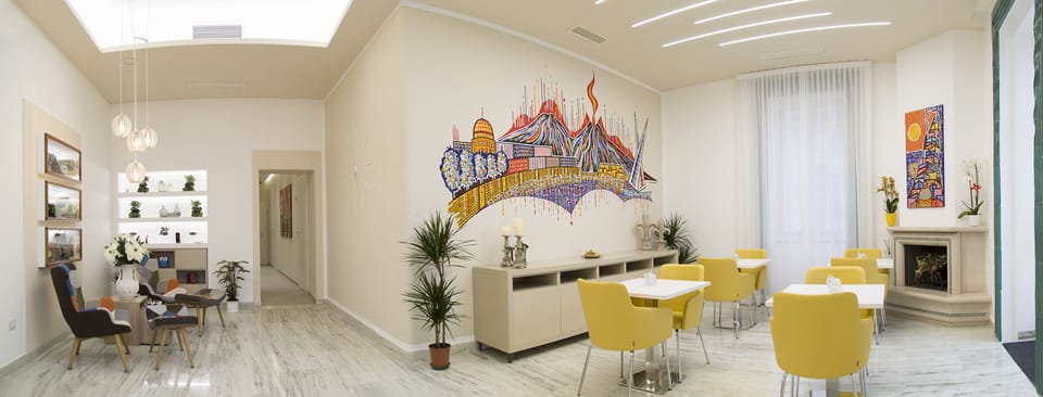 Lobby lounge
