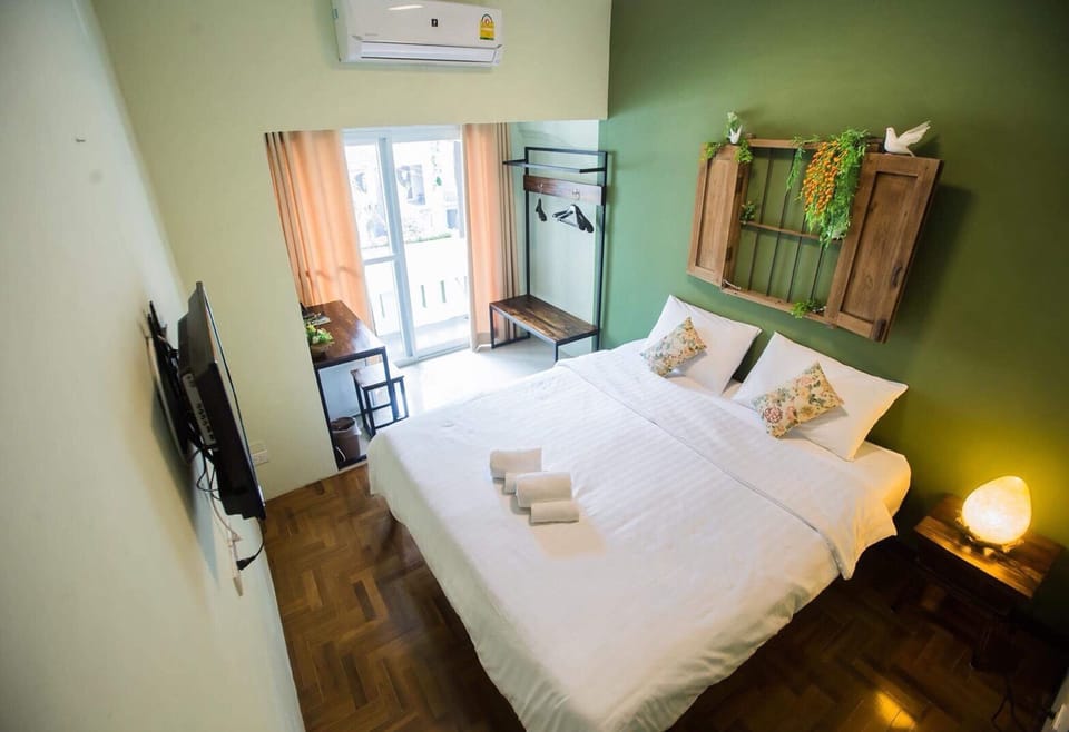 Deluxe with Balcony | Free WiFi