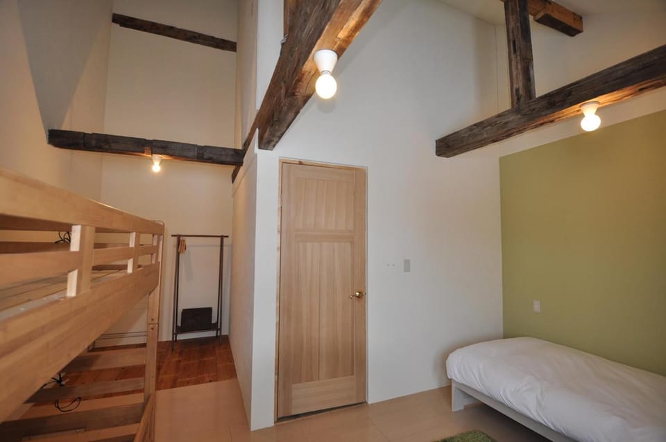 1 bedroom, down comforters, free WiFi, bed sheets