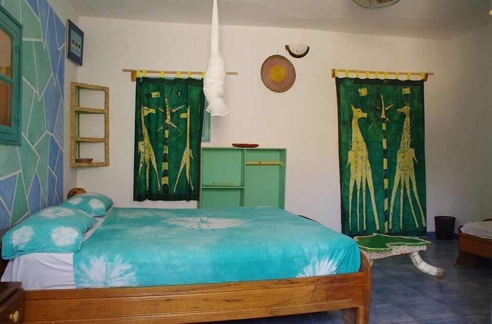 Triple Room | Blackout drapes, free WiFi, bed sheets