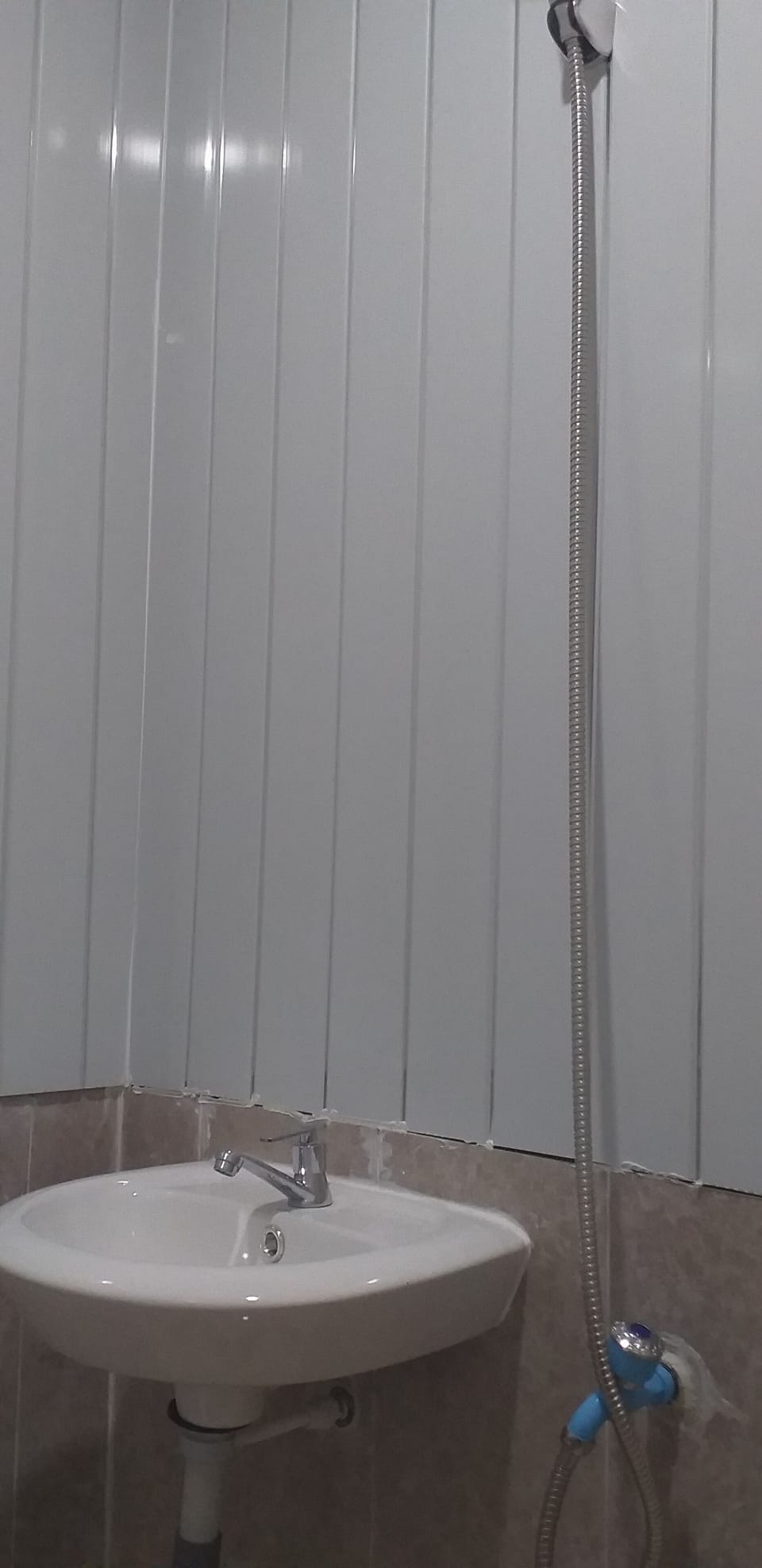 Single Room | Bathroom | Shower, free toiletries, towels