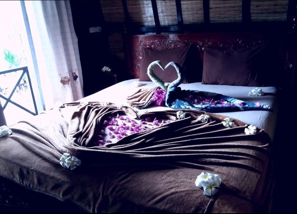 Bungalow, Pool View | Down comforters, desk, WiFi (free), bed sheets