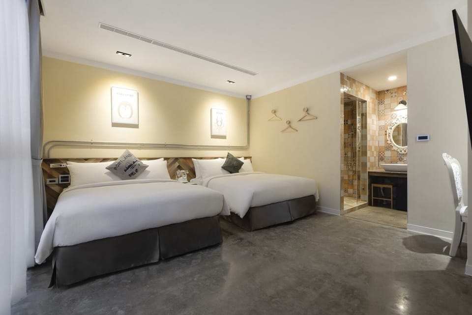 Standard Quadruple Room | In-room safe, individually decorated, blackout drapes, free WiFi